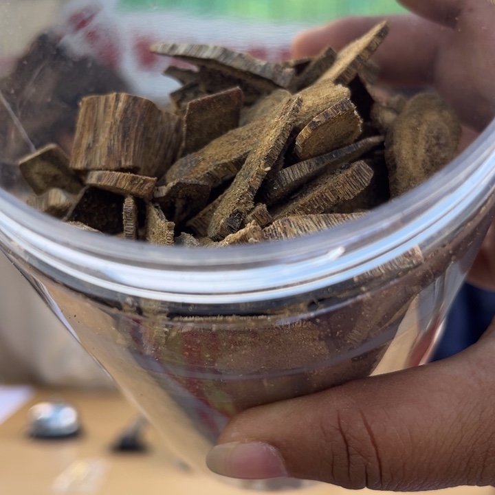 沉香沉香碎屑奇楠熏香边角料200克➕50克沉香粉多样性发一