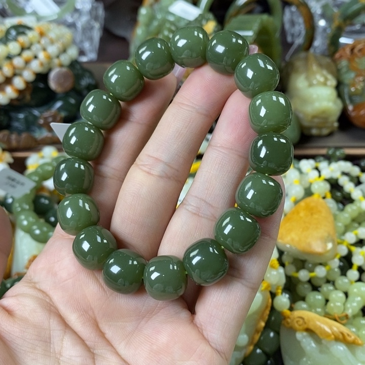 透闪石质玉手串未镶嵌曾****分