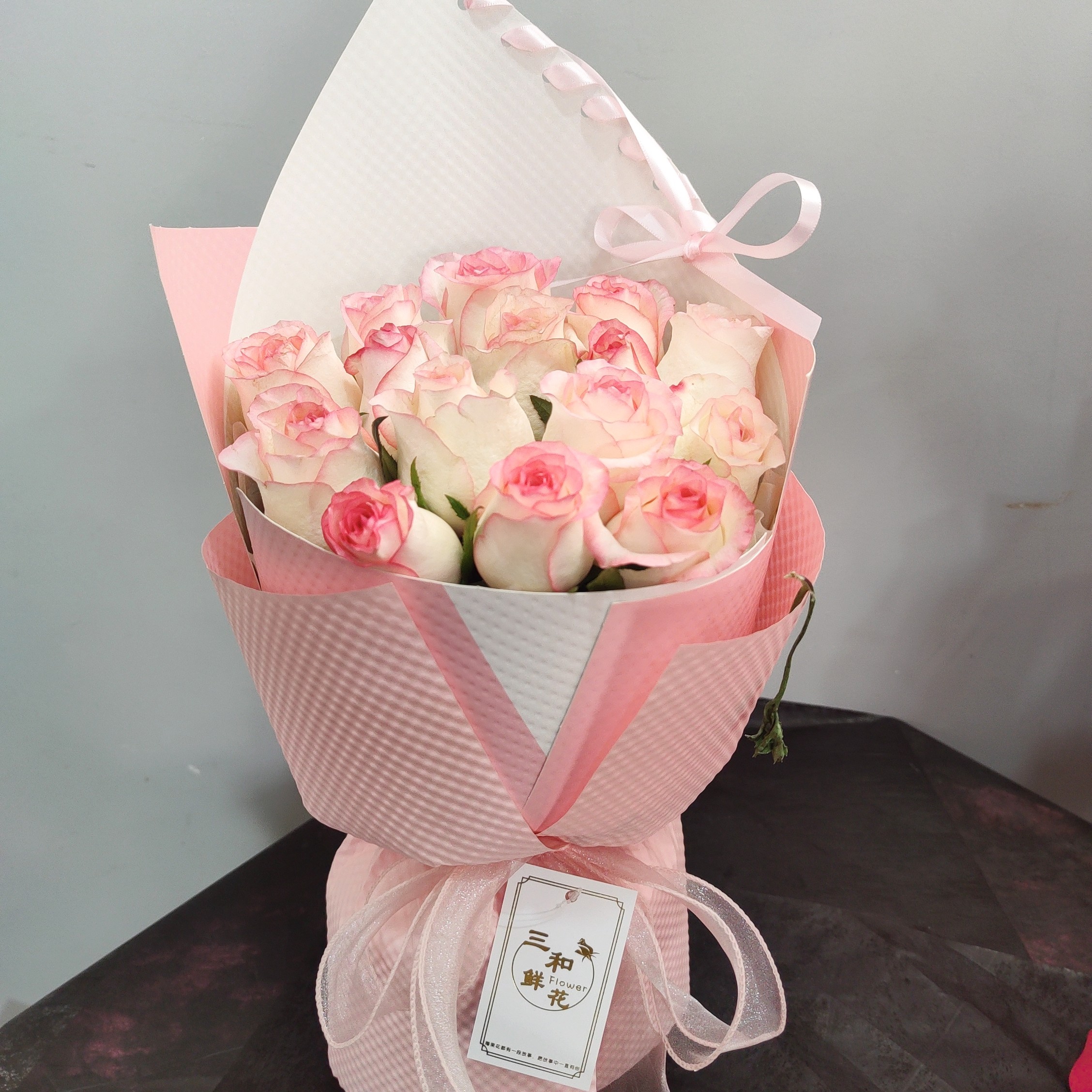 情人节花束 青春美丽 15朵爱莎玫瑰