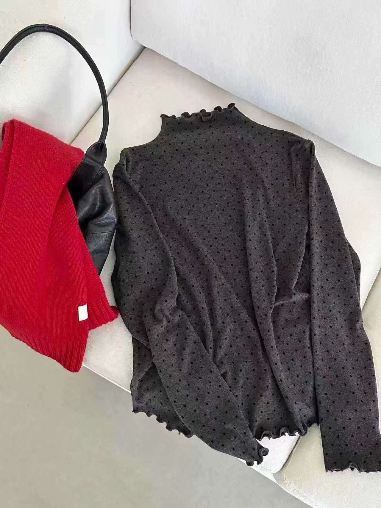 仓美美女装-半领波点打底衫T恤