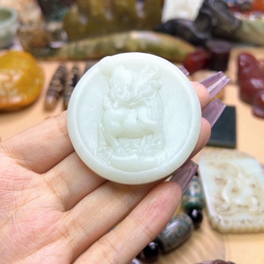 蛇纹石玉未镶嵌颈饰