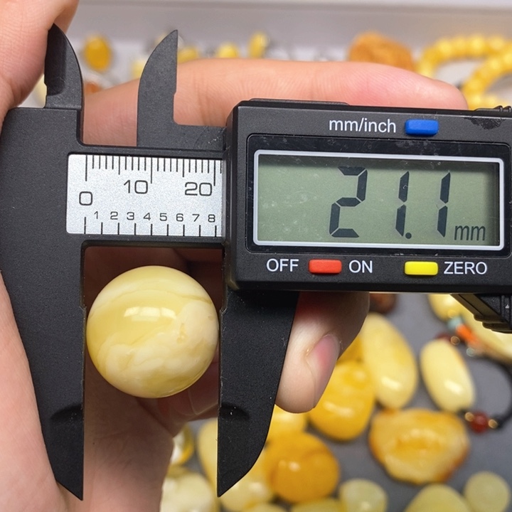 未镶嵌琥珀珠宝奇石