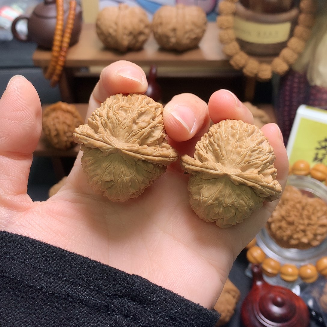 文玩核桃吊坠Z****凉白狮子40