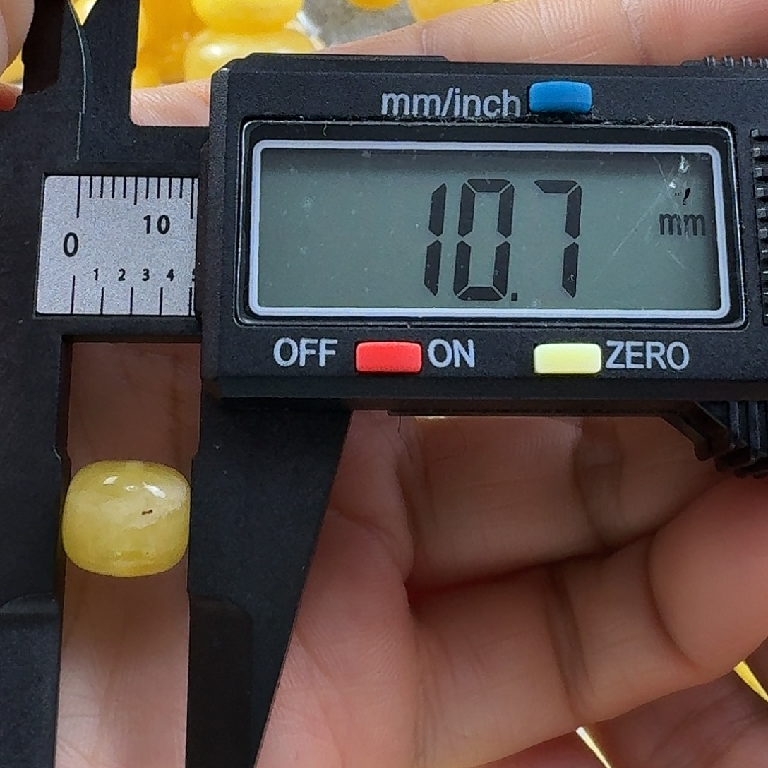 蜜蜡未镶嵌裸石15杂