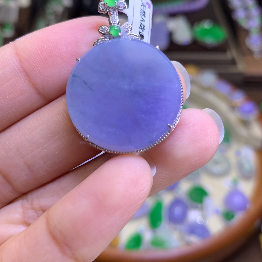 翡翠颈饰18K金镶嵌翡翠