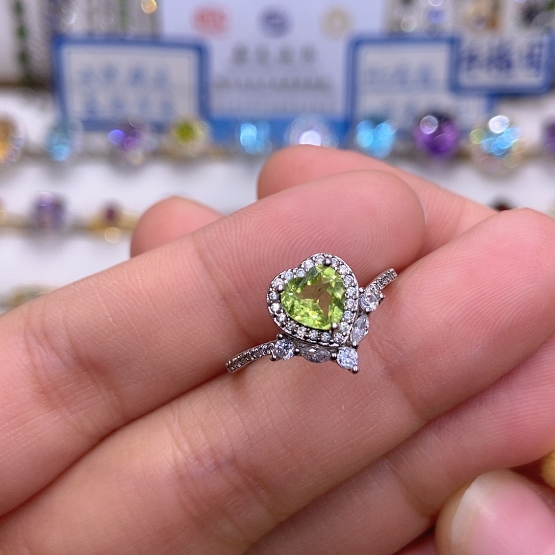 戒指橄榄石银S925镶嵌