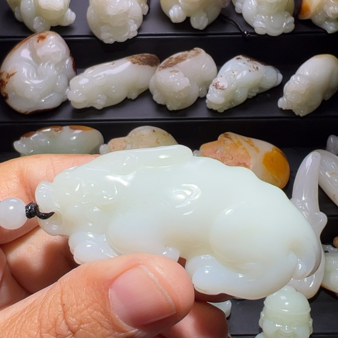 淮***槐和田玉未镶嵌颈饰