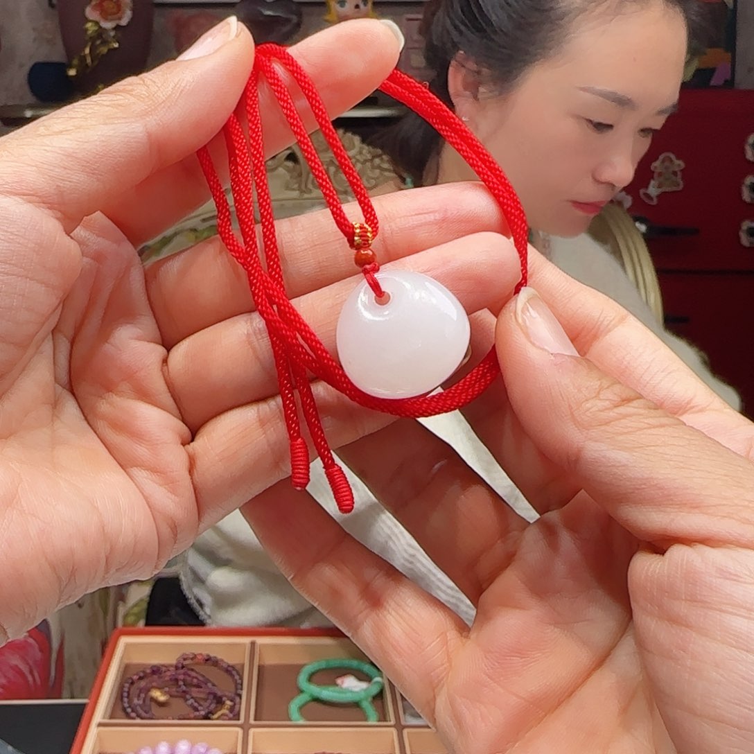 和田玉手绳未镶嵌项链