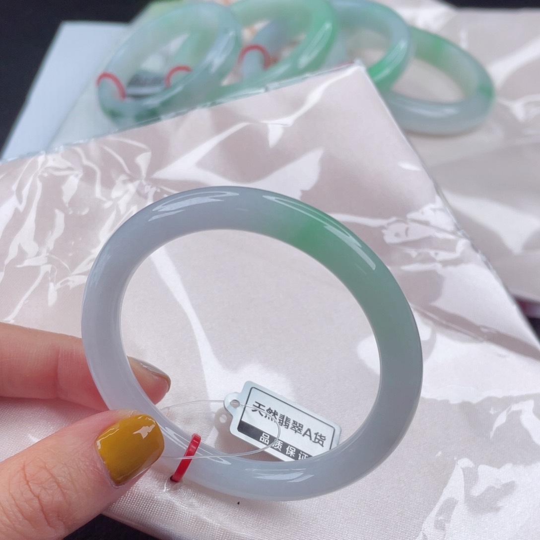 翡翠手镯未镶嵌K****吖53圈