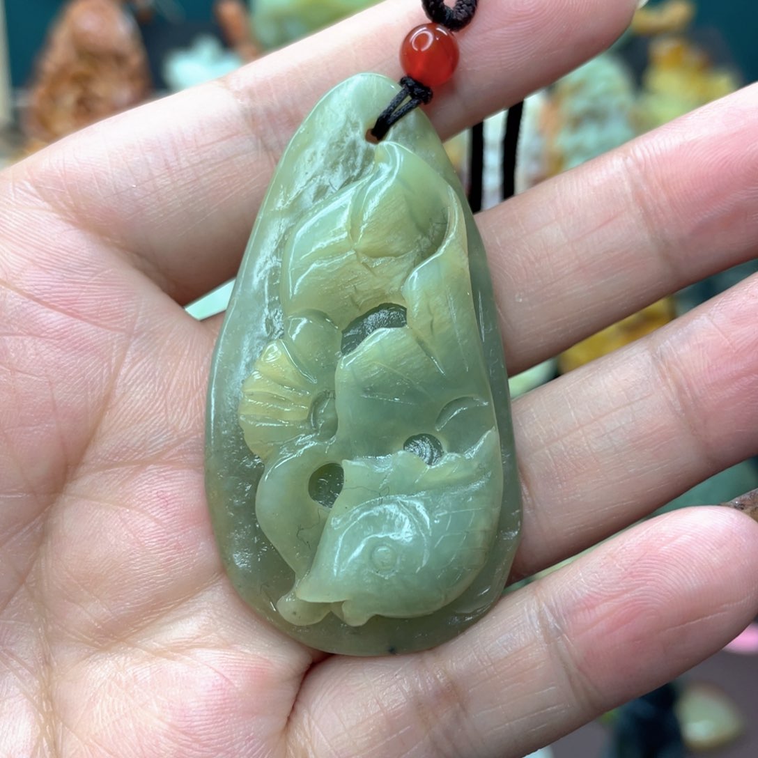 蛇纹石玉颈饰未镶嵌
