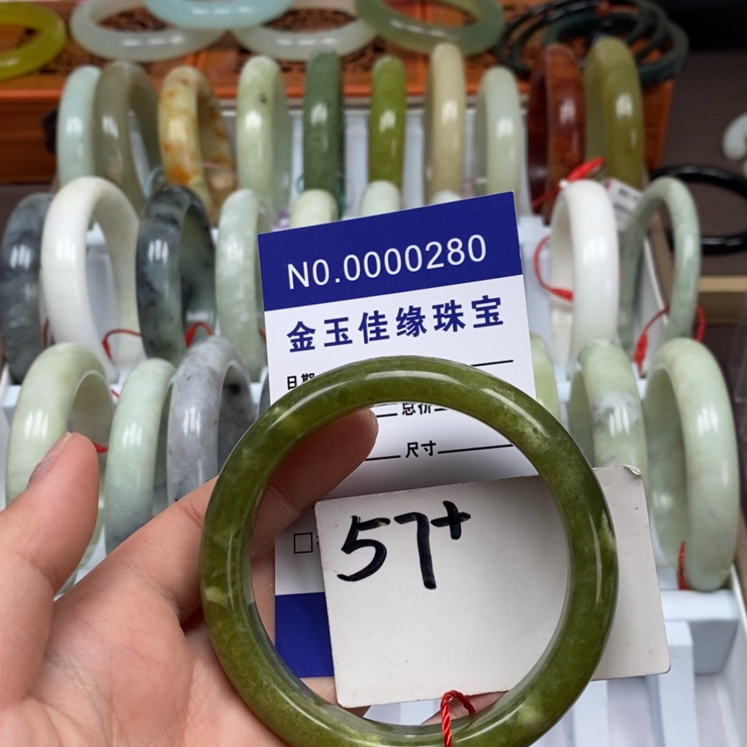 蛇纹石玉未镶嵌手镯