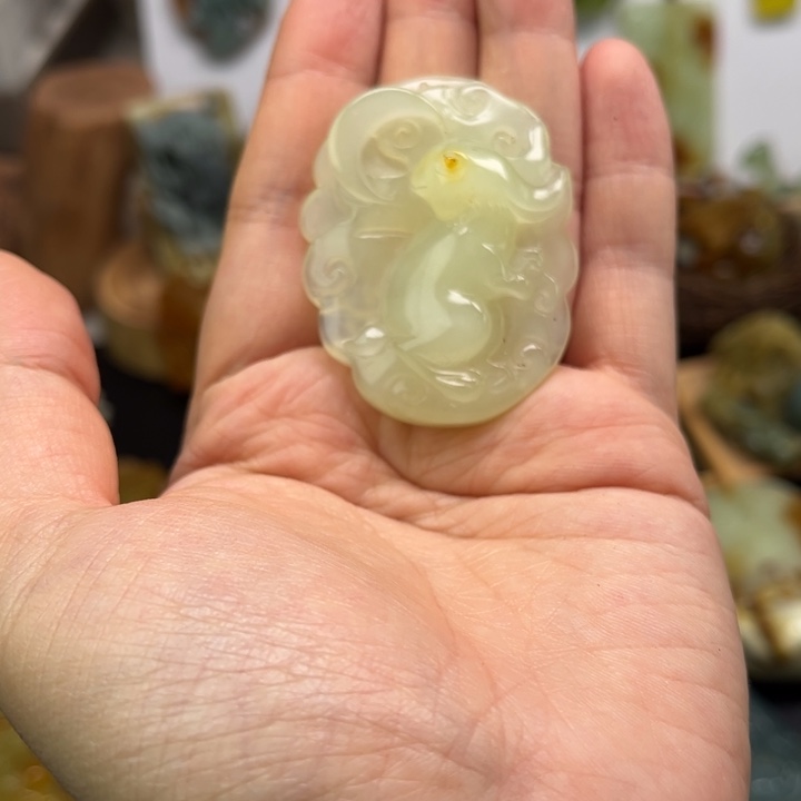 蛇纹石玉未镶嵌颈饰