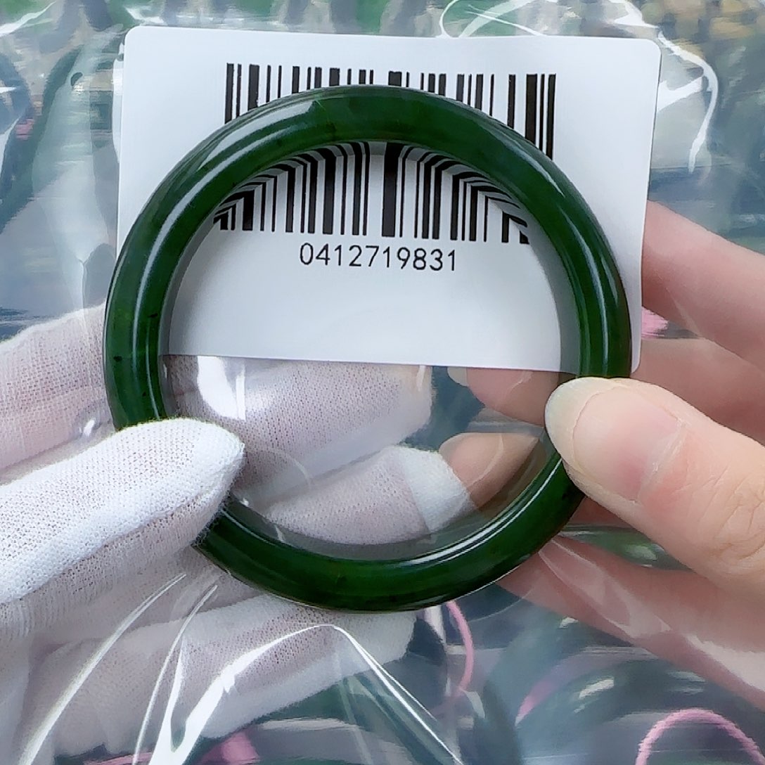 和田玉（碧玉）手镯未镶嵌5859包容