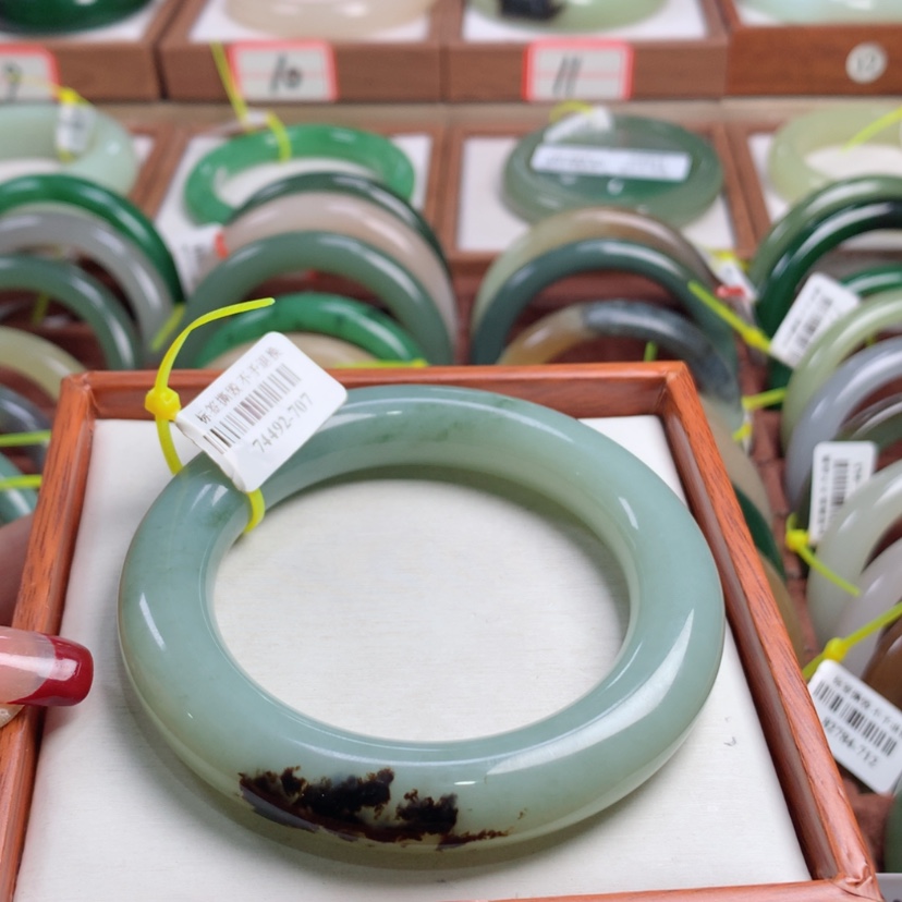 【闪购商品】和田玉手镯未镶嵌55/56