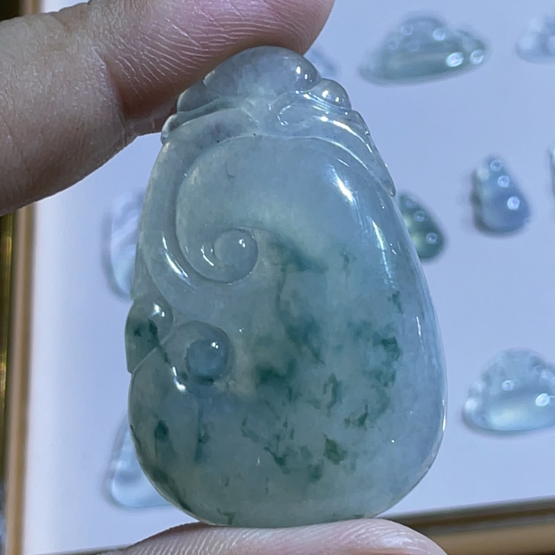 翡翠颈饰未镶嵌翡翠