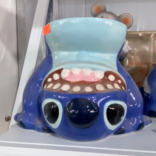 摆件                 磕碰，瑕疵。