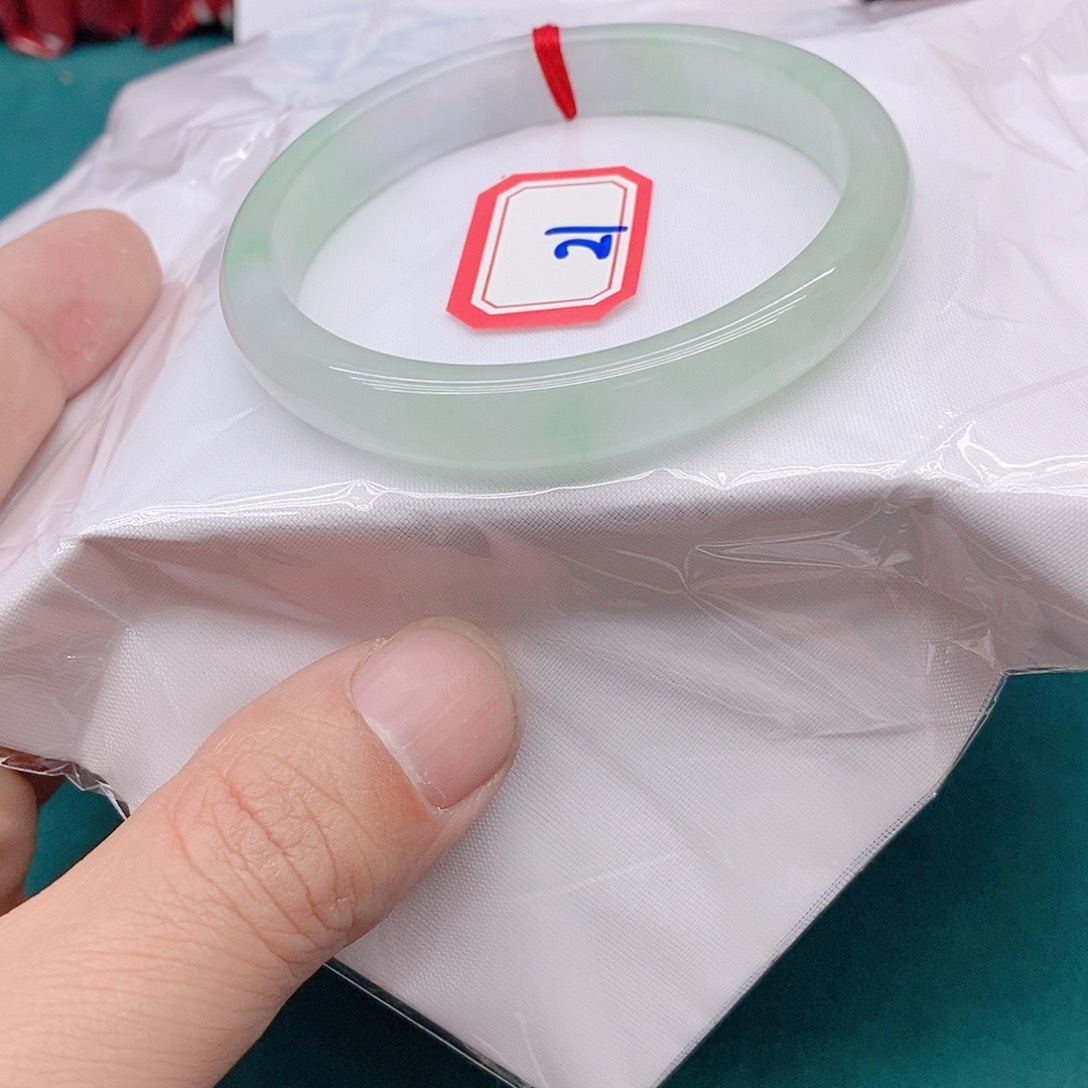 翡翠手镯未镶嵌A****82111111111111
