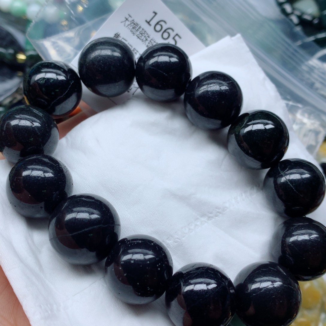 翡翠颈饰未镶嵌手串