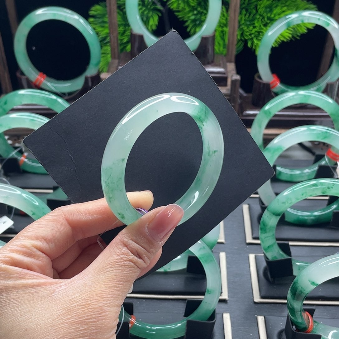 石英质玉未镶嵌手镯