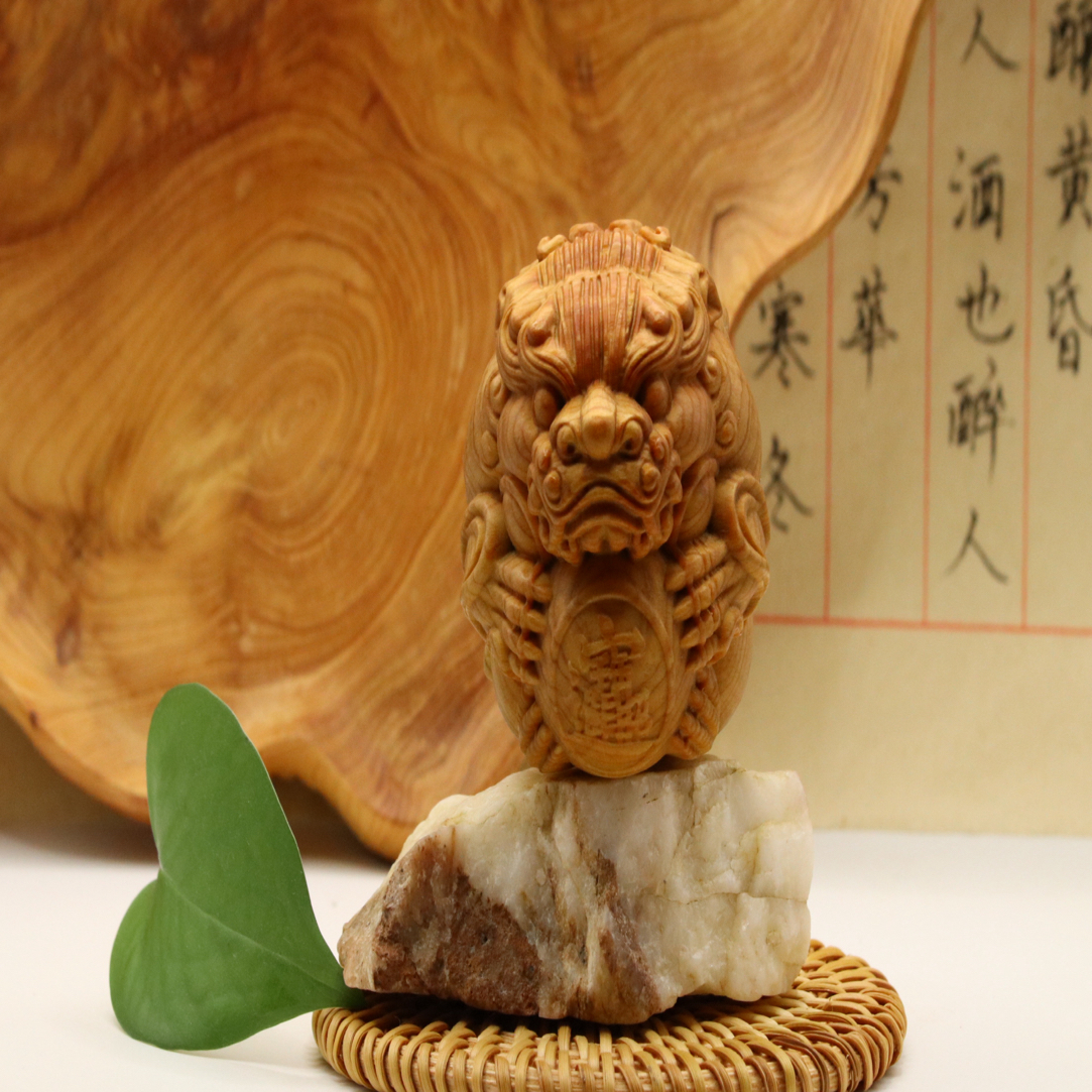 天然崖柏高油陈化老料貔貅抱球手把件木雕工艺摆件