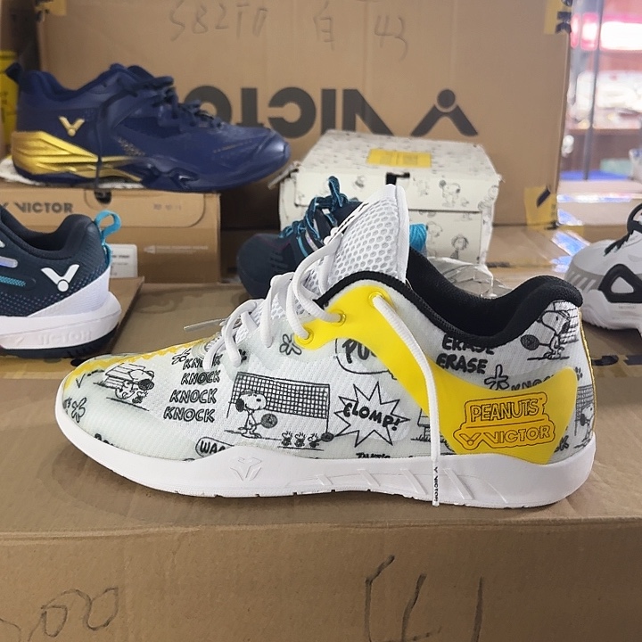 羽毛球鞋史努比44码