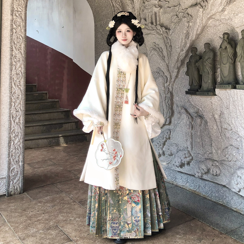 梦桑塔汉服汉服冬季加绒加厚明制披袄米白色长袄保暖马面裙妆花女