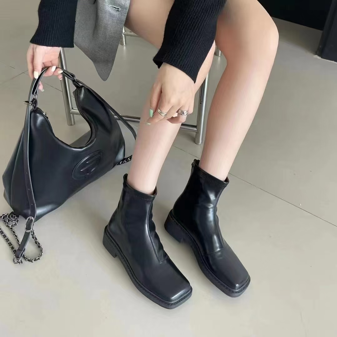 专柜正品秋冬新款舒适平底高品质时尚潮流韩系淑女马丁靴161138