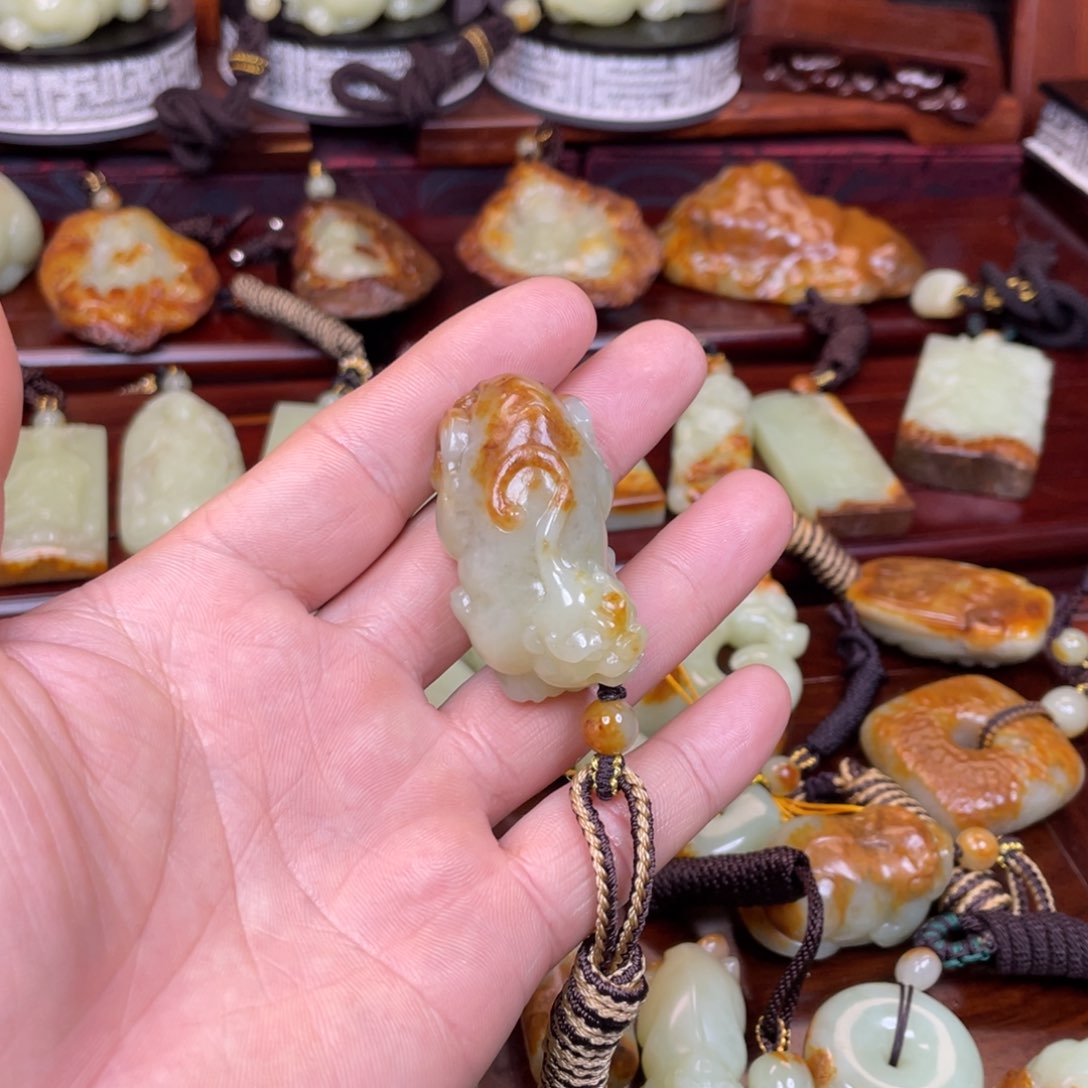 岫岩河磨玉（透闪石质玉）未镶嵌吊坠(不含链)