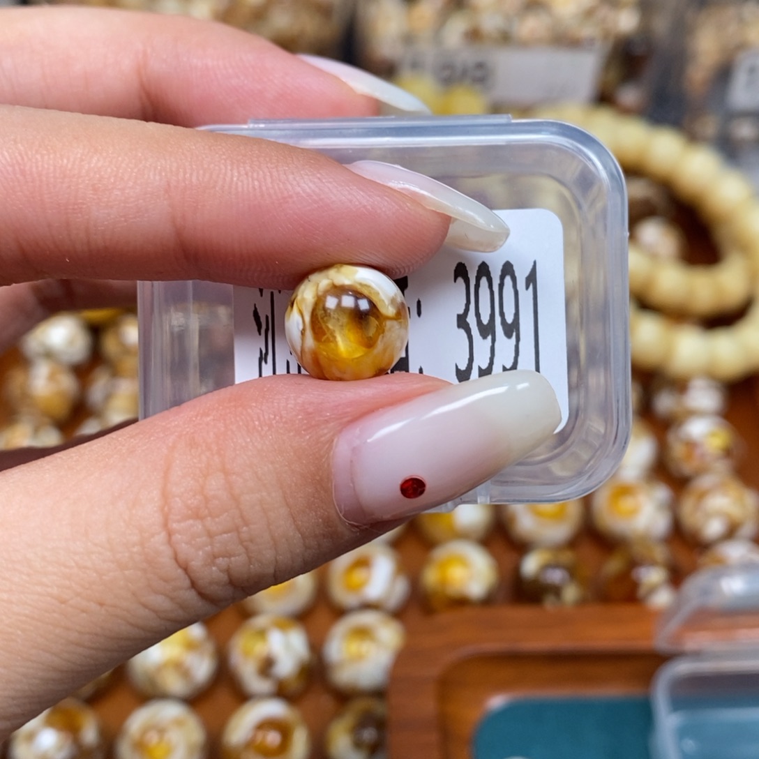 蜜蜡未镶嵌珠宝奇石3991