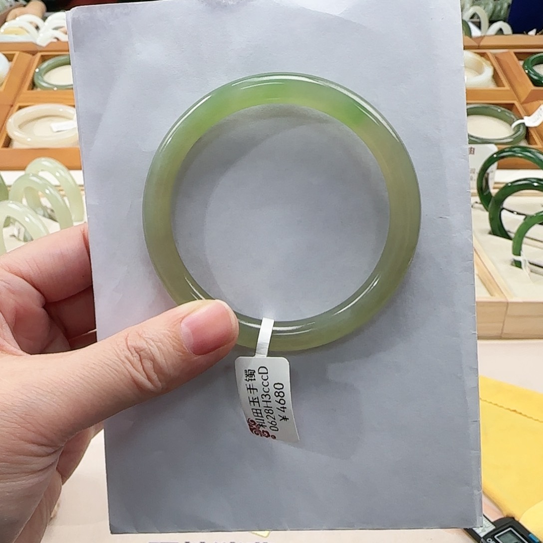 和田玉手镯未镶嵌桃***逃58