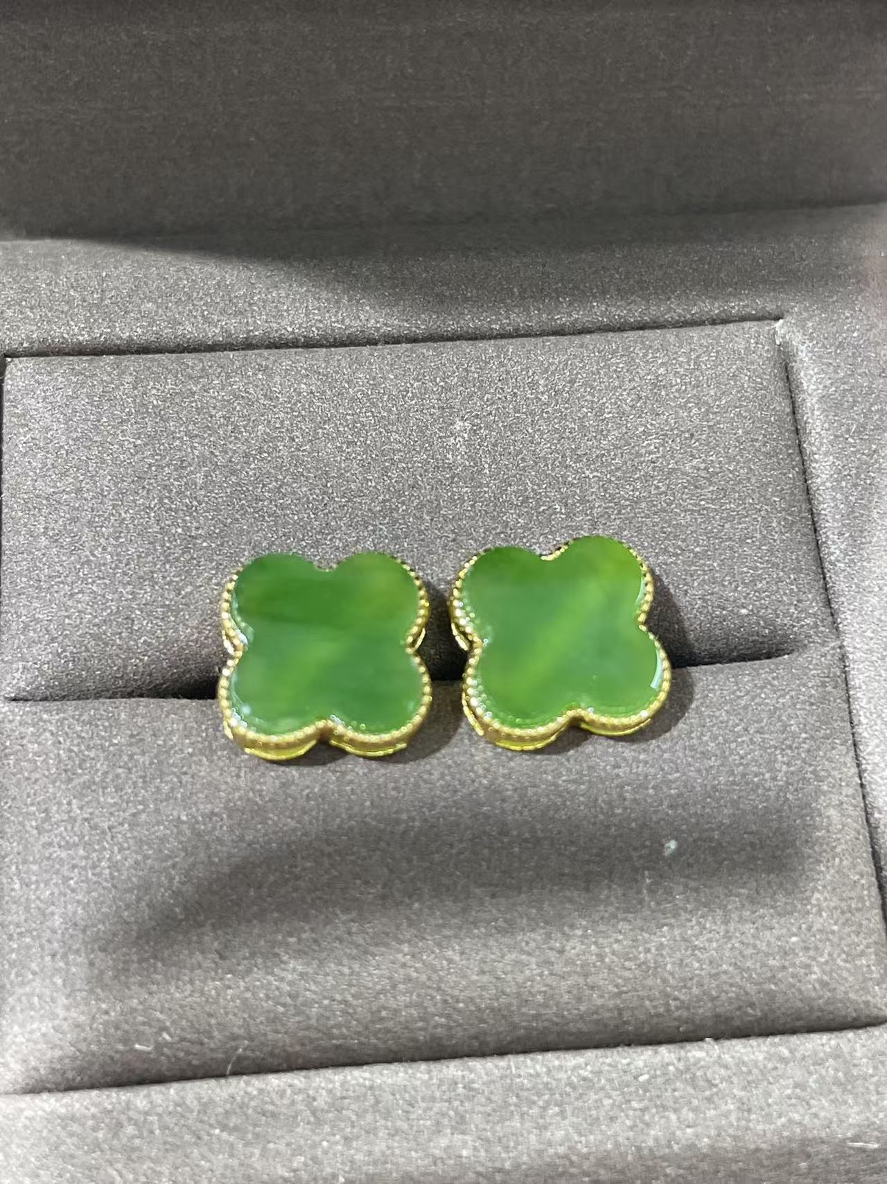 碧玉耳钉925银精致设计国风耳饰，尺寸约11mm颜色多样性发一