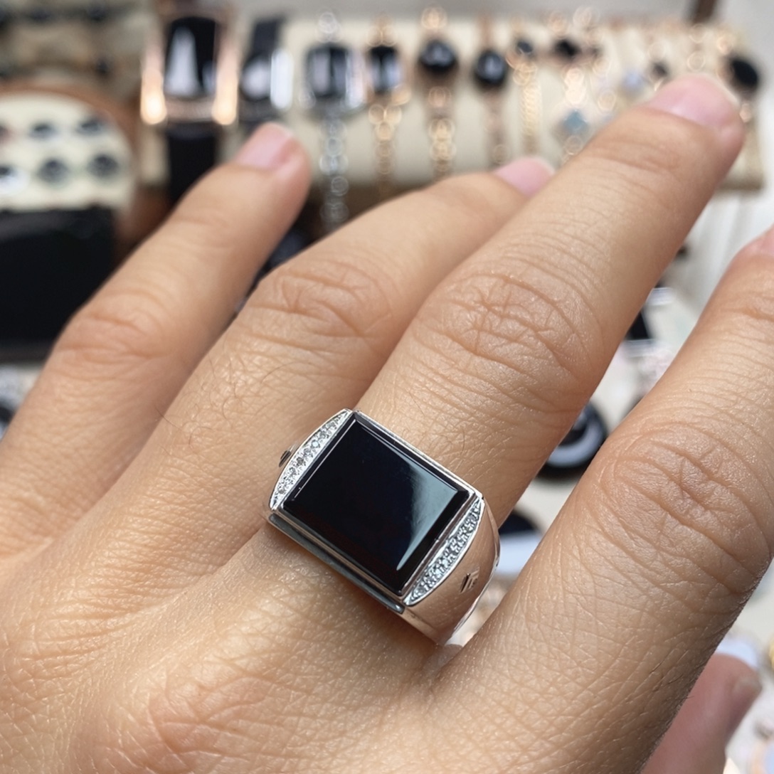 翡翠18K金镶嵌戒指