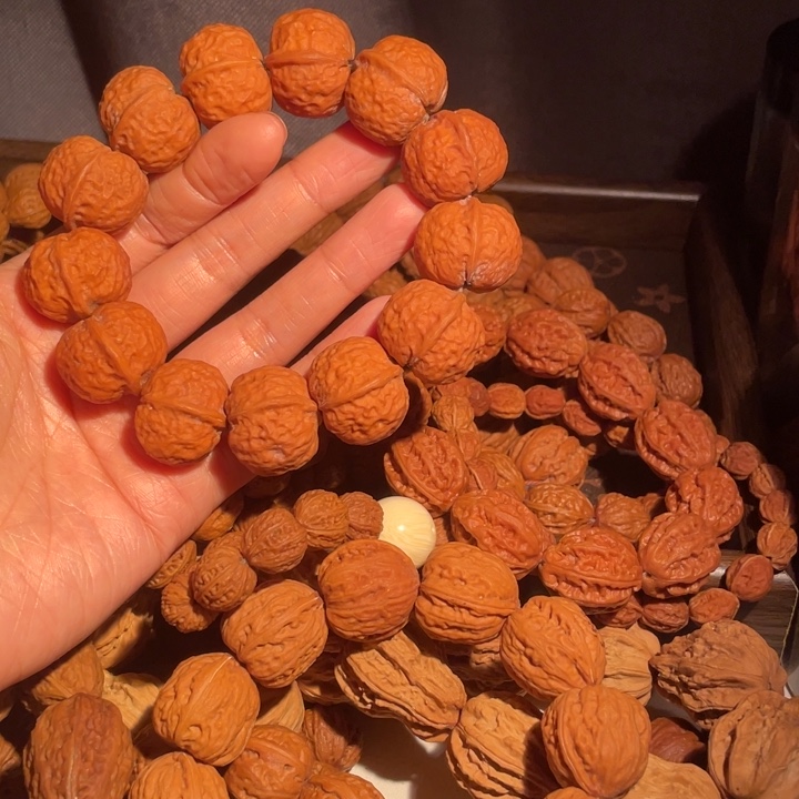 文玩核桃手串…………9