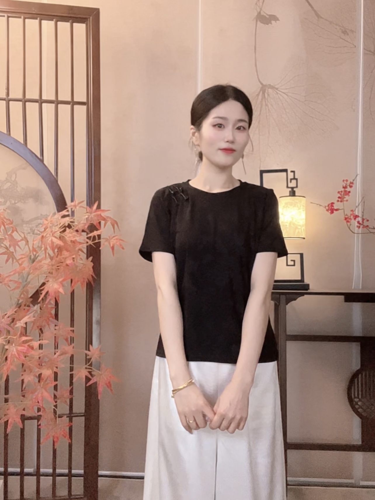 【花溪子】新款夏款简约气质短袖T恤复古盘扣新中式浮雕刻花T恤