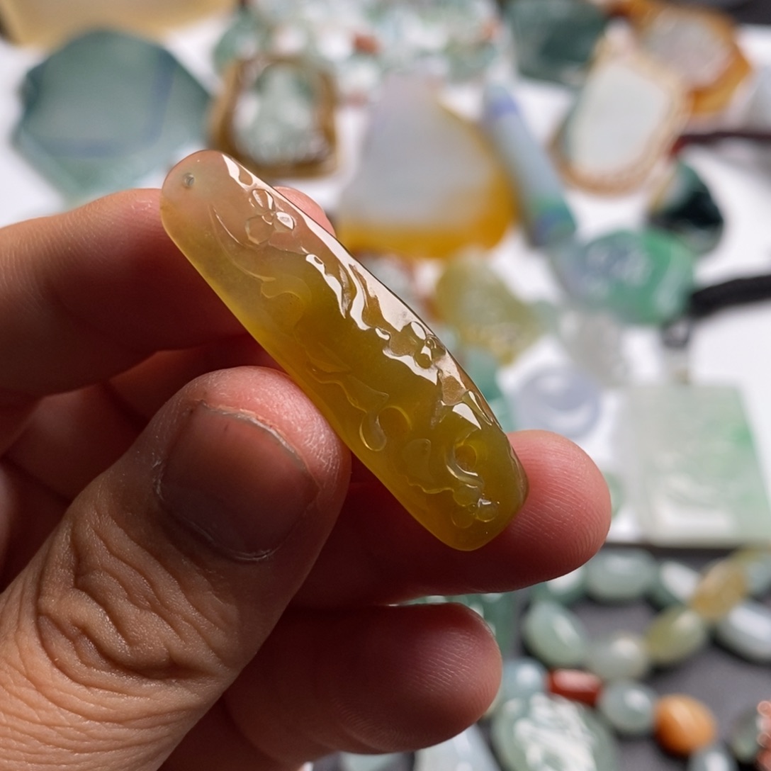 定制翡翠未镶嵌冰黄随形
