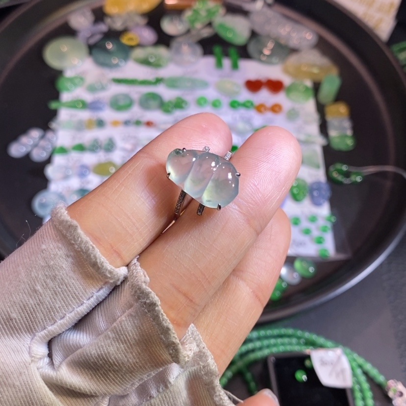 【闪购商品】翡翠挂件18K金镶嵌豆子