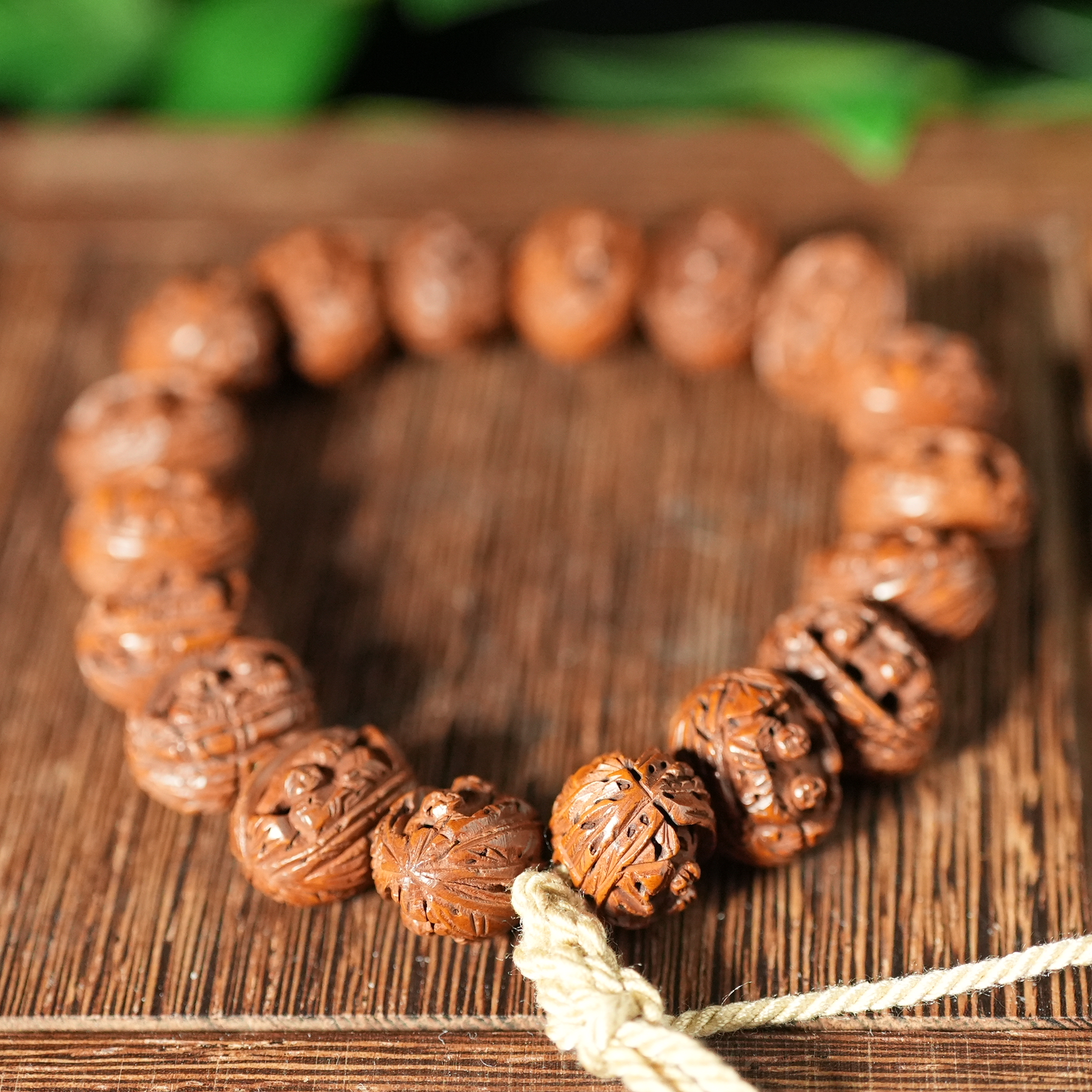 镂空核雕手持【古珠精选】AHD250429028