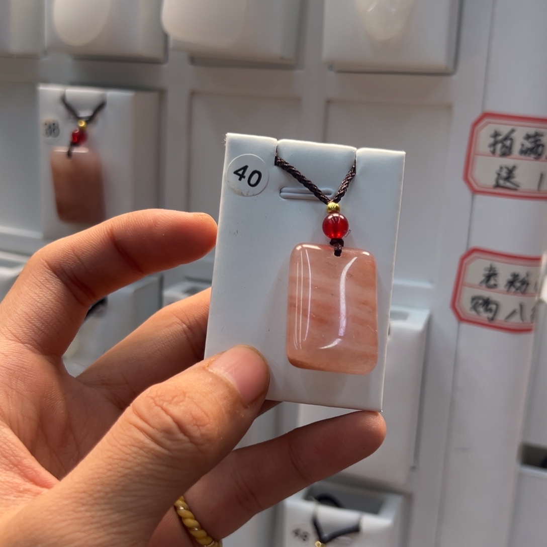 嘟***哒石英质玉（非洲翠）合金颈饰