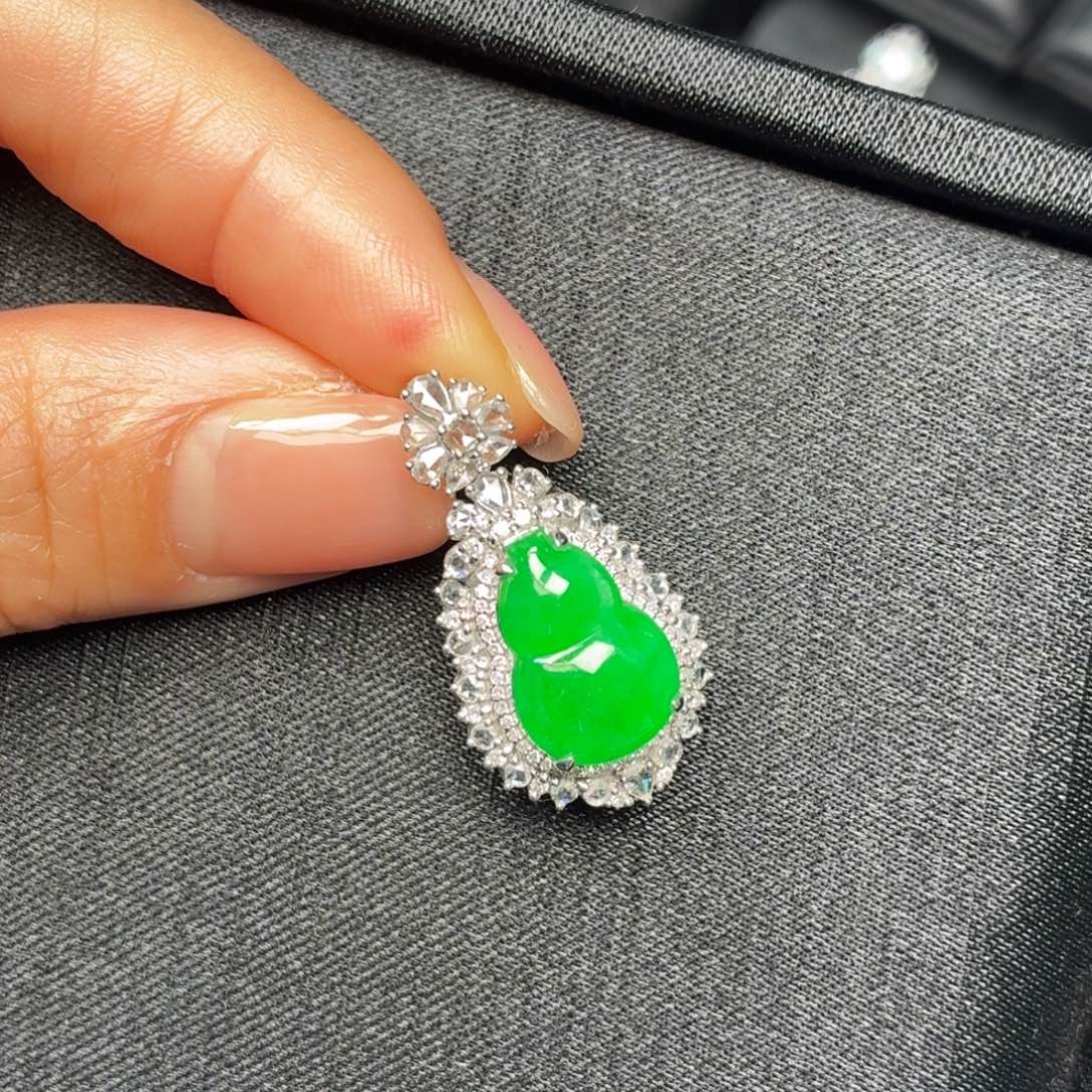 翡翠18K金镶嵌颈饰