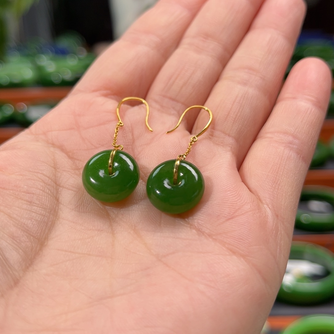 18K金镶嵌和田玉耳饰