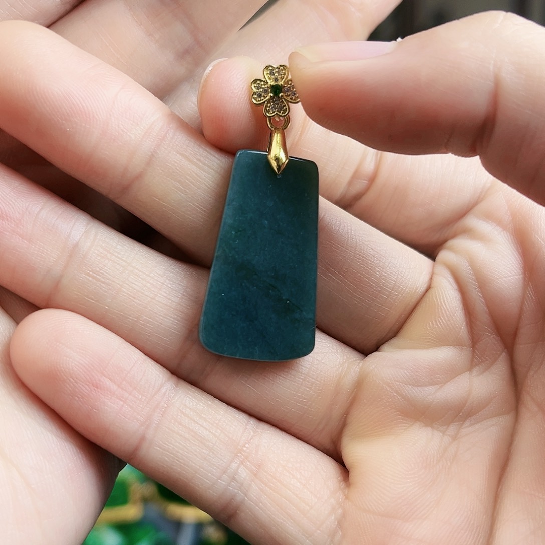 翡翠颈饰未镶嵌吊坠