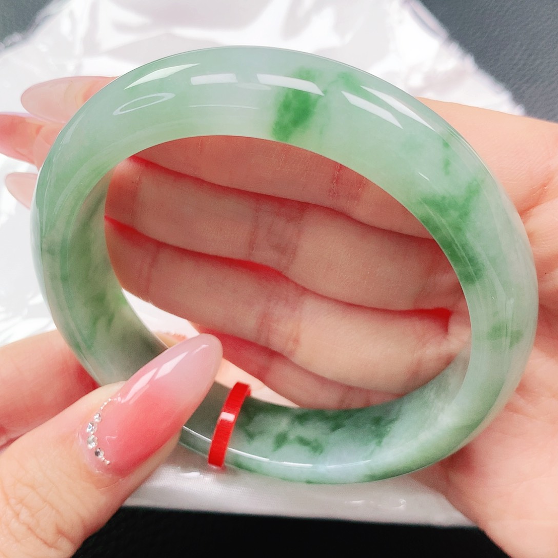 翡翠手镯未镶嵌57圈