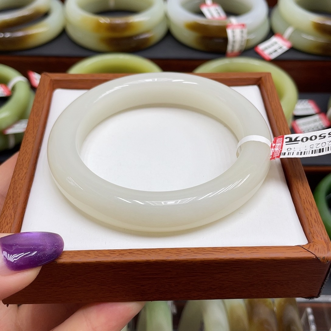 未镶嵌手镯和田玉