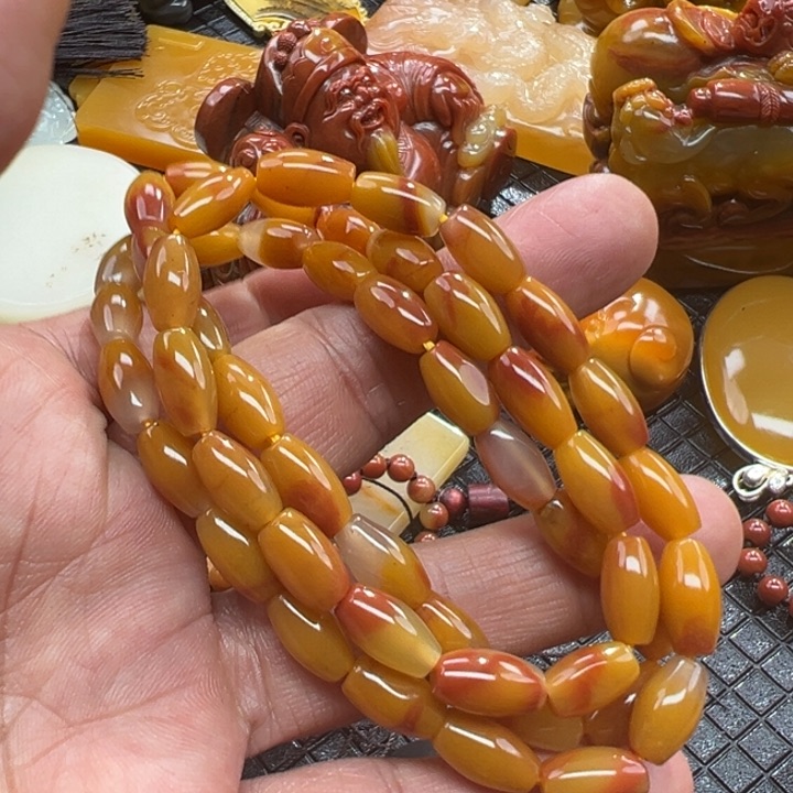 石英质玉（黄龙玉）颈饰未镶嵌