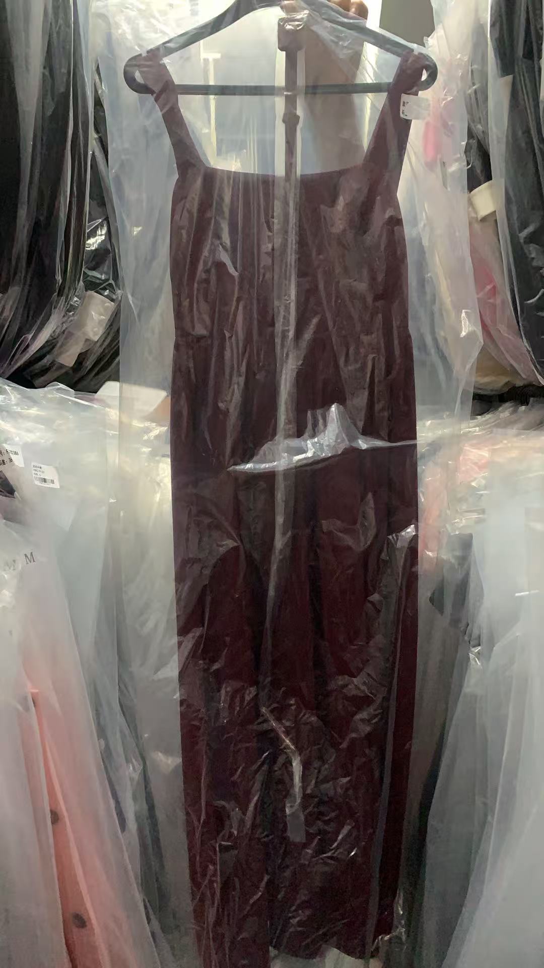 慕溢-600酒红色无袖吊带连衣裙