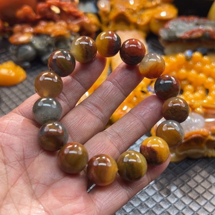 石英质玉（黄龙玉）颈饰未镶嵌