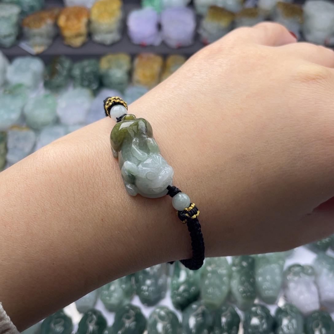 翡翠颈饰未镶嵌貔貅