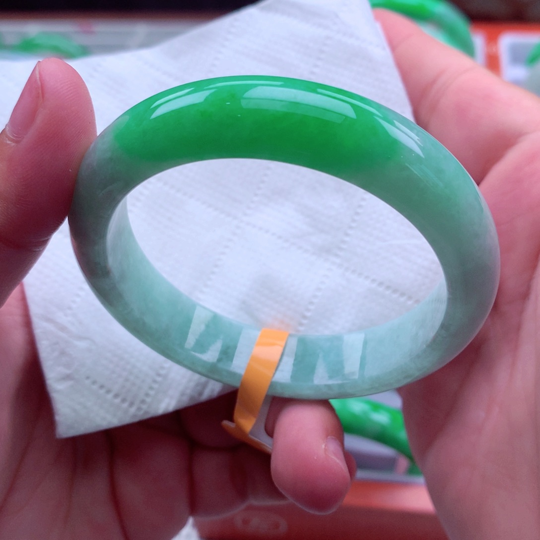 翡翠手镯未镶嵌吉*翡翠