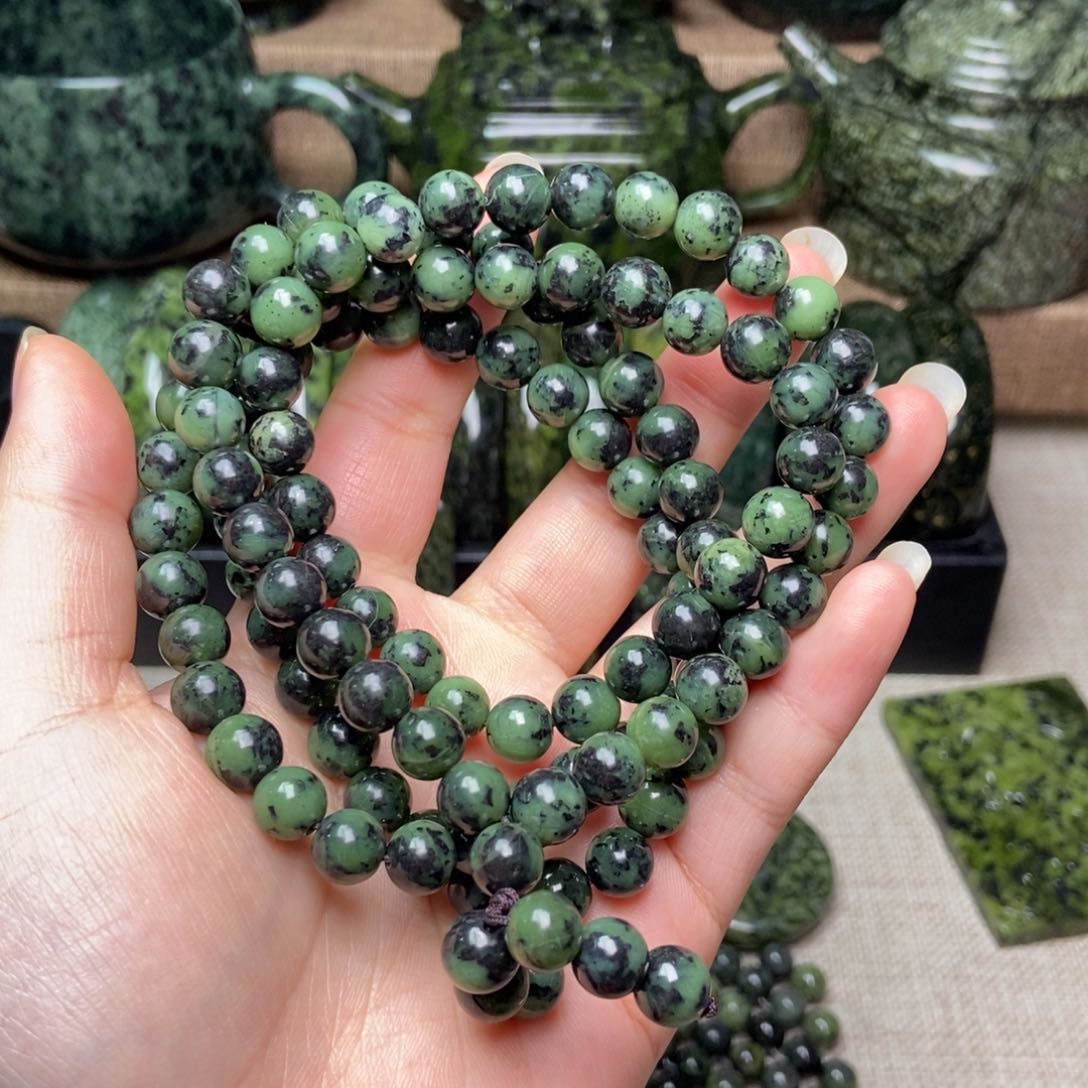 蛇纹石玉颈饰未镶嵌