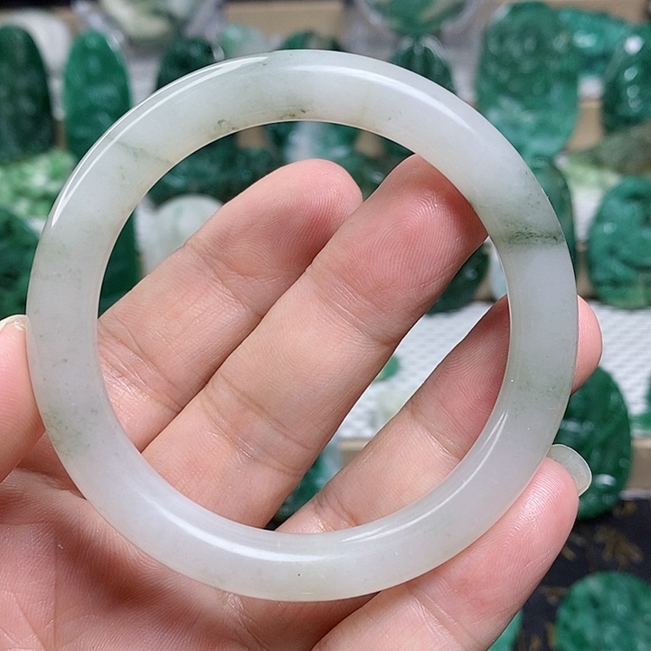 未镶嵌独山玉手镯